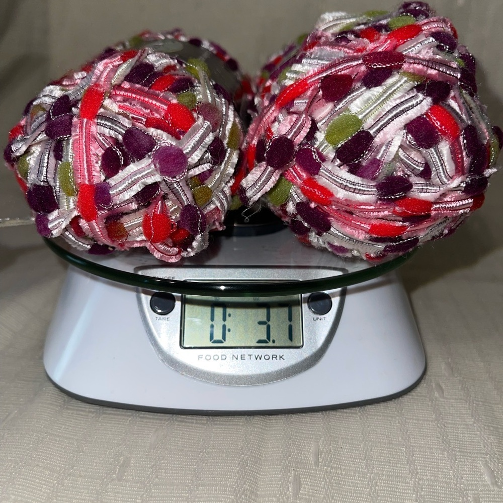 2 Skeins Discontinued Sensations Willow Bulky Wt Yarn Color Berry Willow - Picture 5 of 5
